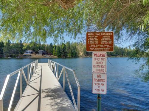 Lakefront Cabin (01/440)