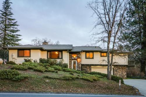 Pine Mountain Lake - Golf Course Home