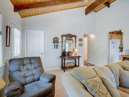 Hiker's Home (02/252)