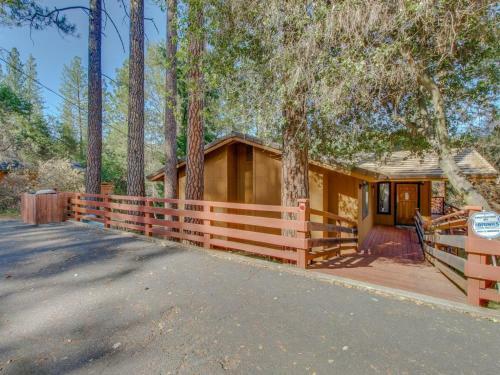 Creekside Retreat (02/386)