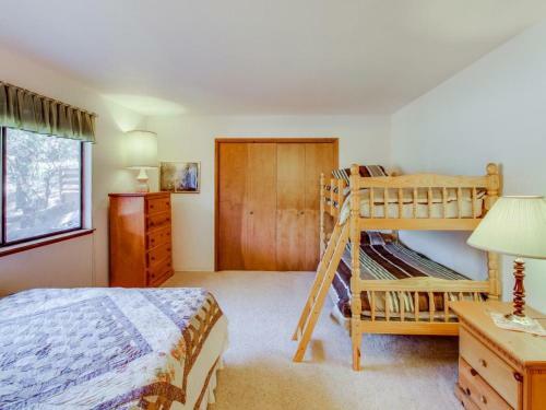 Creekside Retreat (02/386)
