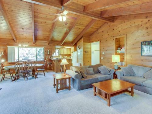 Creekside Retreat (02/386)