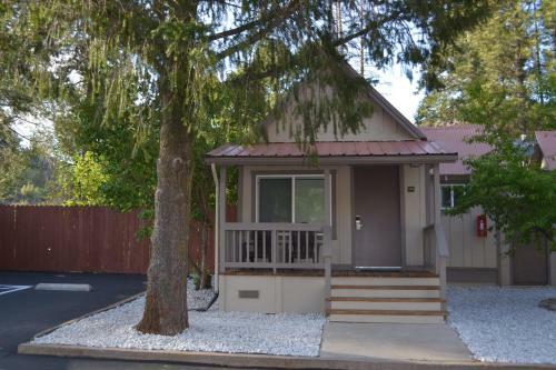 Buck Meadows Lodge