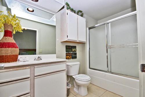 Emerald Greens 3701 Apartment