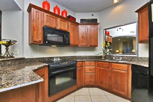 Emerald Greens 3701 Apartment