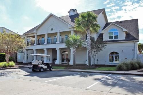 Emerald Greens 3701 Apartment