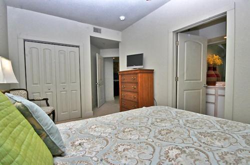 Emerald Greens 3701 Apartment