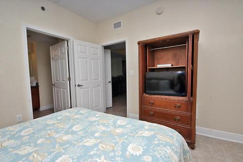Crystal Shores West 1107 Apartment