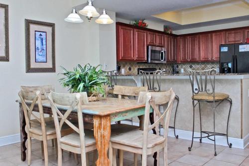 Crystal Shores West 1107 Apartment