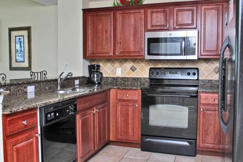 Crystal Shores West 1107 Apartment