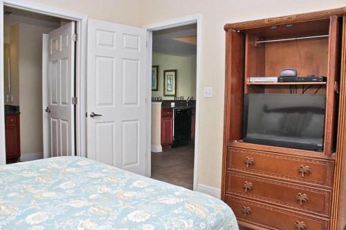 Crystal Shores West 1107 Apartment