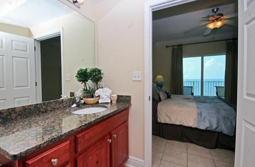 Crystal Shores West 1107 Apartment
