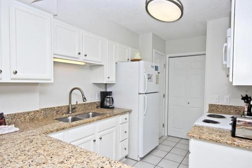 Boardwalk 582 Apartment