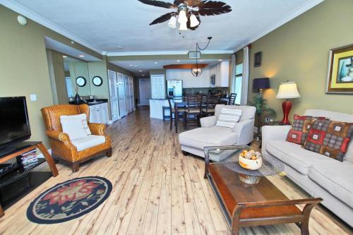San Carlos 801 Apartment