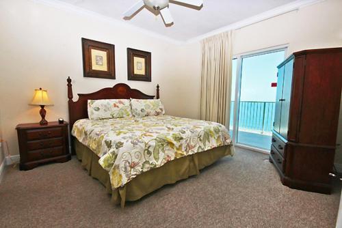 Crystal Shores West 1005 Apartment