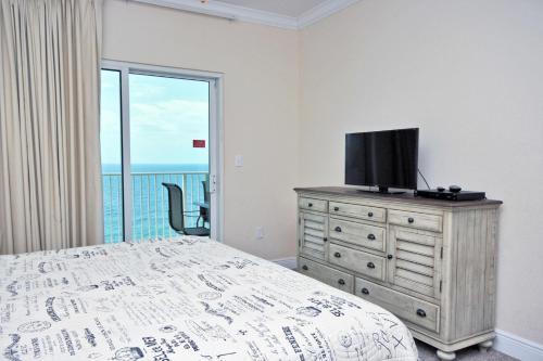 Crystal Shores West 1005 Apartment