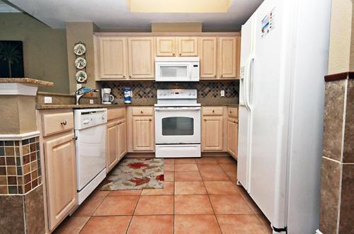 Crystal Shores West 1005 Apartment