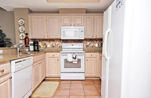 Crystal Shores West 1005 Apartment