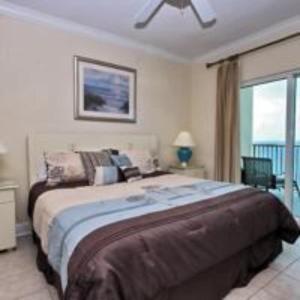 Crystal Shores West 1005 Apartment