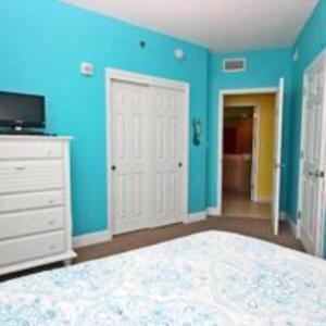 Crystal Shores West 1005 Apartment