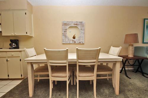 Island Shores 651 Apartment