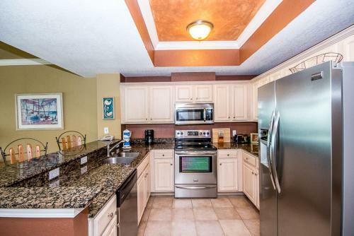 Crystal Shores West 1007 Apartment