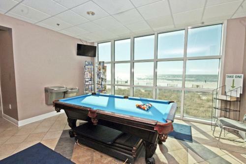 Crystal Shores West 1007 Apartment