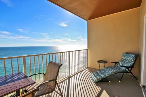 Crystal Shores West 1007 Apartment