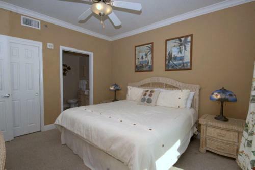 Crystal Shores West 1007 Apartment
