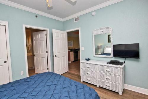 Crystal Shores West 1007 Apartment