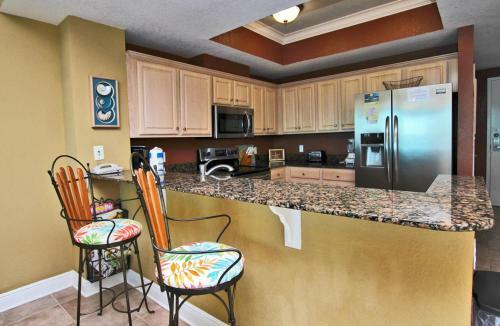 Crystal Shores West 1007 Apartment