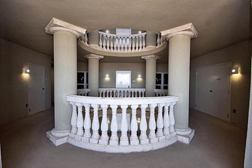 Colonnades 1202 Apartment