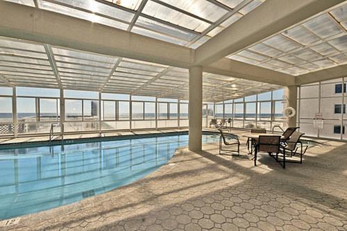 Colonnades 1202 Apartment