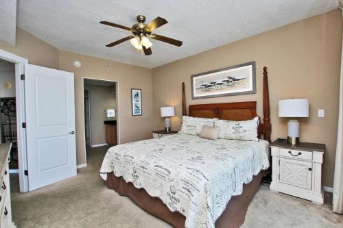 Colonnades 1202 Apartment