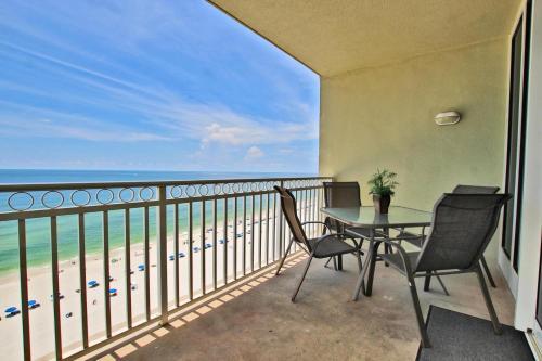 Colonnades 1202 Apartment