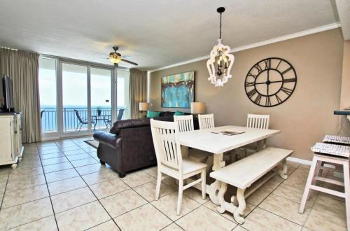 Colonnades 1202 Apartment