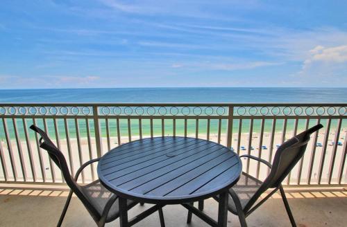 Colonnades 1202 Apartment