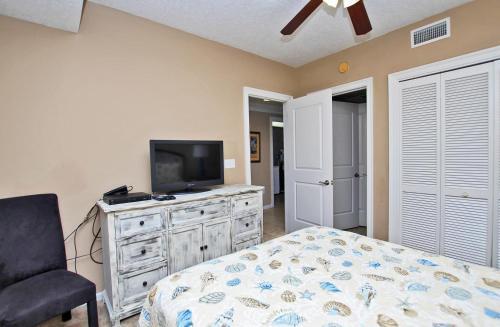 Colonnades 1202 Apartment