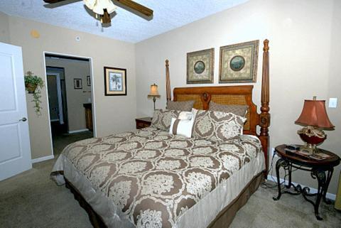 Colonnades 1202 Apartment