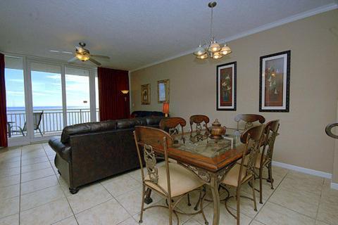 Colonnades 1202 Apartment
