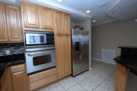 Colonnades 1202 Apartment