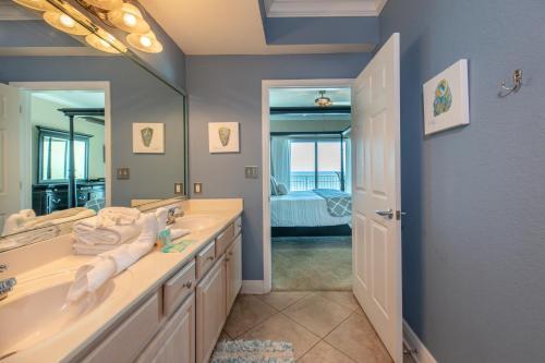 Apartamento Crystal Shores West Unit 208