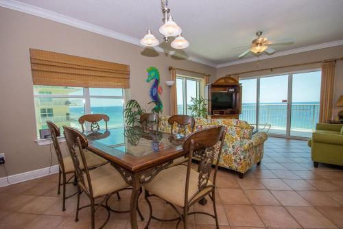 Crystal Shores West 601 Apartment