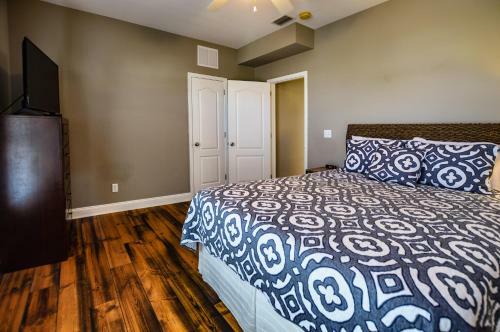 214 Shoreland Home