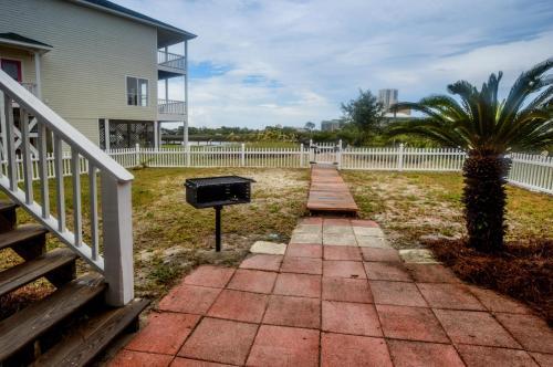 214 Shoreland Home