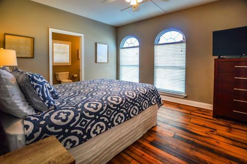 214 Shoreland Home