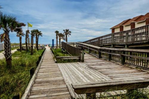 214 Shoreland Home
