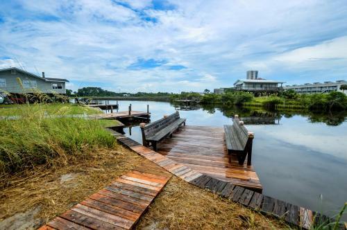 214 Shoreland Home
