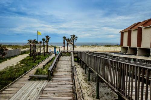 214 Shoreland Home
