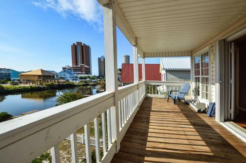 214 Shoreland Home